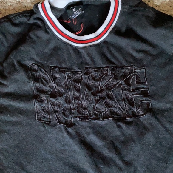 Smiley face tee size small! - Picture 2 of 3